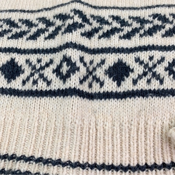 American Eagle Beige and Black Patterned Sweater cardigan button front cropped - Picture 10 of 10